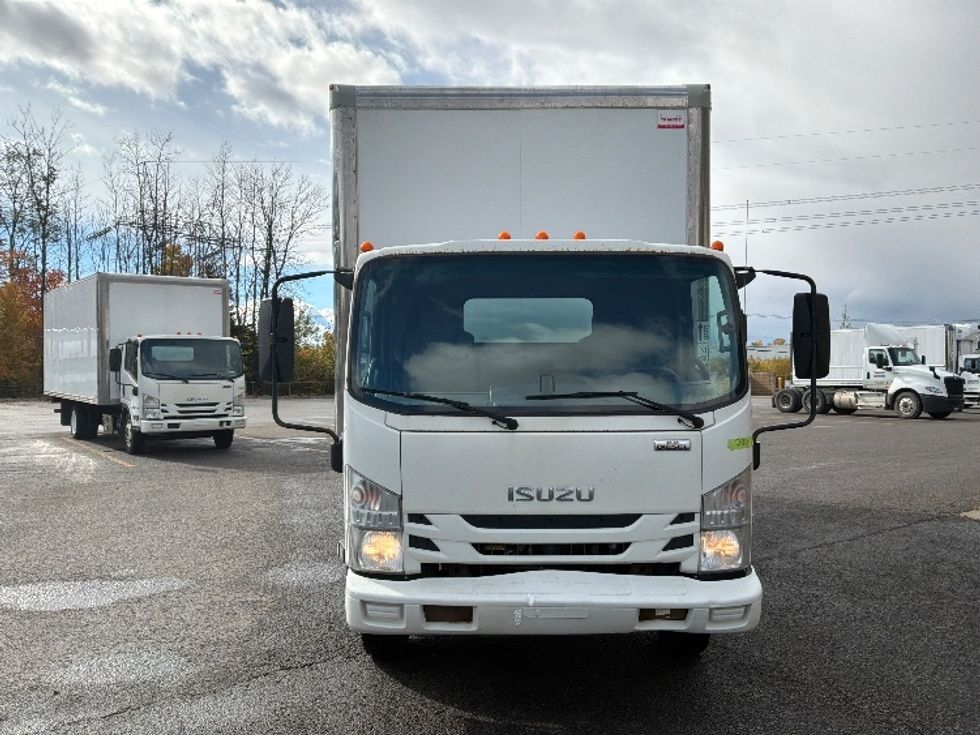 Medium Duty Box Truck-Light and Medium Duty Trucks-Isuzu-2022-NRR-Ste-Foy-PQ-279,450\n\t\tkm-$ 43,500 - Image 2