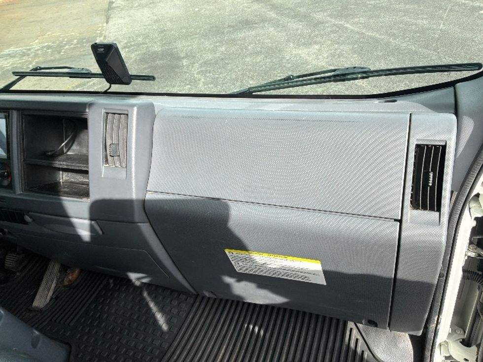 Medium Duty Box Truck-Light and Medium Duty Trucks-Isuzu-2022-NRR-Ste-Foy-PQ-279,450\n\t\tkm-$ 43,500 - Image 21