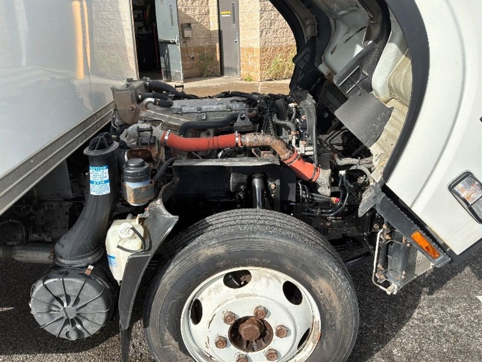 Medium Duty Box Truck-Light and Medium Duty Trucks-Isuzu-2022-NRR-Ste-Foy-PQ-279,450\n\t\tkm-$ 43,500 - Image 23