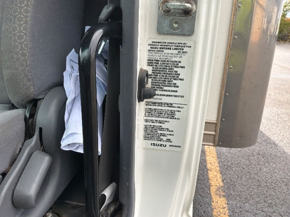 Medium Duty Box Truck-Light and Medium Duty Trucks-Isuzu-2022-NRR-Ste-Foy-PQ-279,450\n\t\tkm-$ 43,500 - Image 25