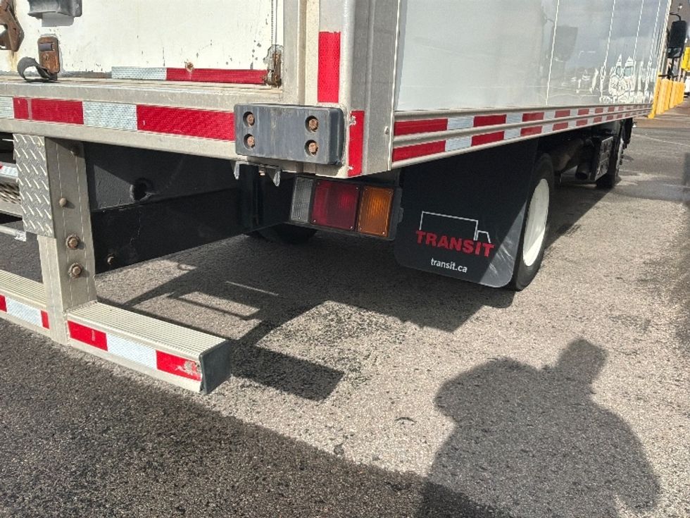 Medium Duty Box Truck-Light and Medium Duty Trucks-Isuzu-2022-NRR-Ste-Foy-PQ-279,450\n\t\tkm-$ 43,500 - Image 27