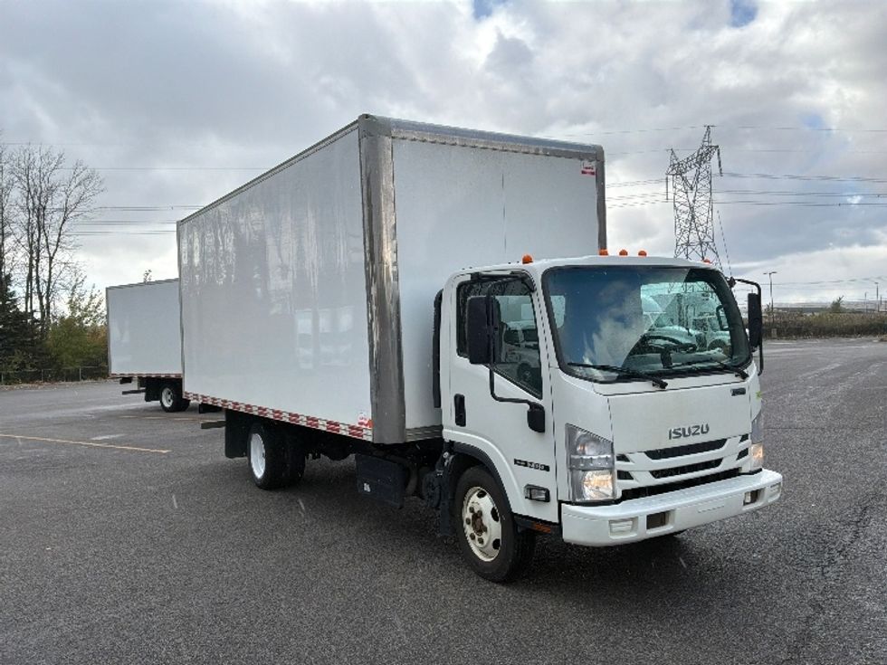 Medium Duty Box Truck-Light and Medium Duty Trucks-Isuzu-2022-NRR-Ste-Foy-PQ-282,850\n\t\tkm-$ 43,000 - Image 1