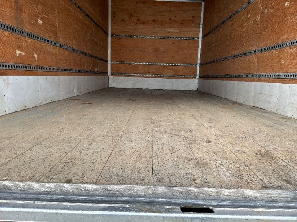 Medium Duty Box Truck-Light and Medium Duty Trucks-Isuzu-2022-NRR-Ste-Foy-PQ-282,850\n\t\tkm-$ 43,000 - Image 10