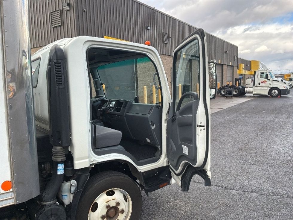 Medium Duty Box Truck-Light and Medium Duty Trucks-Isuzu-2022-NRR-Ste-Foy-PQ-282,850\n\t\tkm-$ 43,000 - Image 20