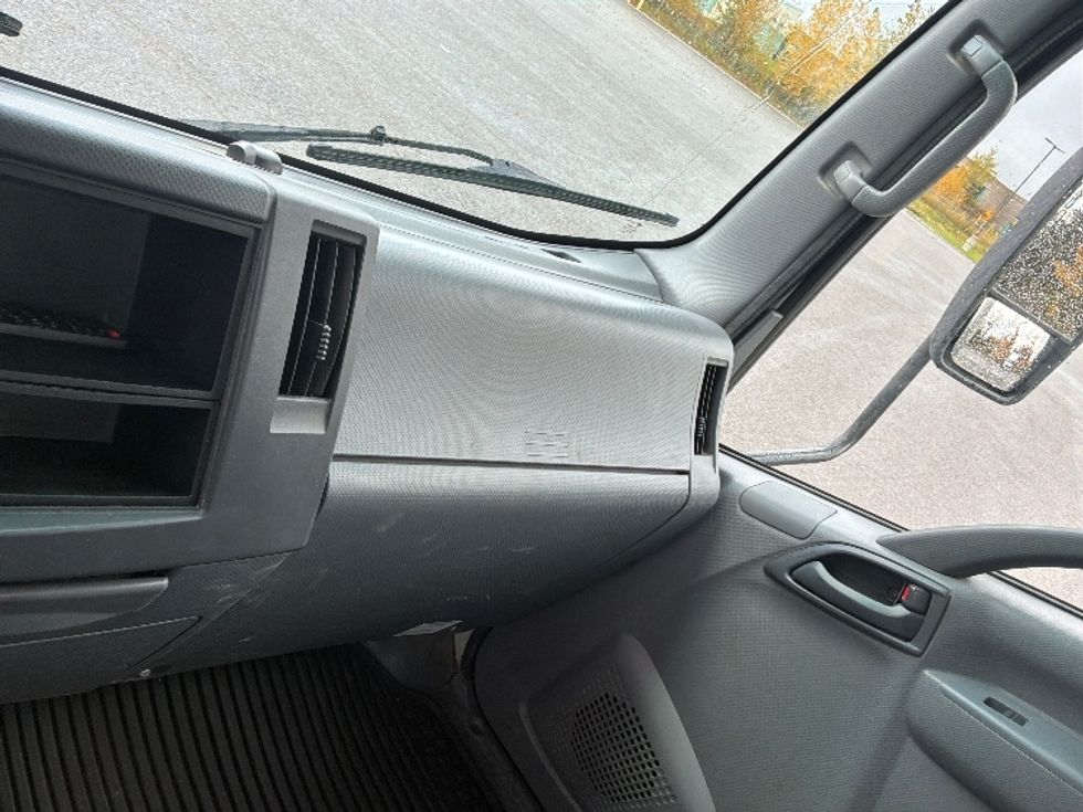 Medium Duty Box Truck-Light and Medium Duty Trucks-Isuzu-2022-NRR-Ste-Foy-PQ-282,850\n\t\tkm-$ 43,000 - Image 21