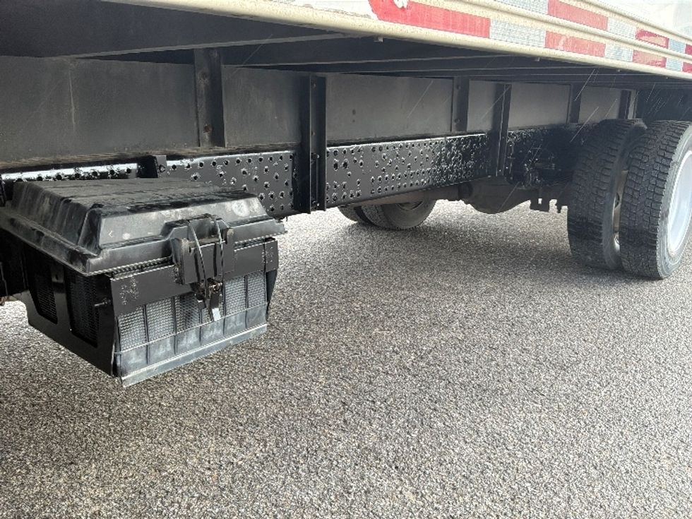 Medium Duty Box Truck-Light and Medium Duty Trucks-Isuzu-2022-NRR-Ste-Foy-PQ-282,850\n\t\tkm-$ 43,000 - Image 5