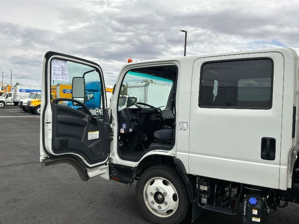 Medium Duty Box Truck-Light and Medium Duty Trucks-Isuzu-2023-NQR-Colorado Springs-CO-23,112\n\t\tmiles-$ 69,750 - Image 16