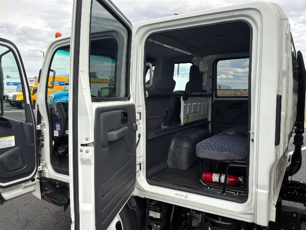 Medium Duty Box Truck-Light and Medium Duty Trucks-Isuzu-2023-NQR-Colorado Springs-CO-23,112\n\t\tmiles-$ 69,750 - Image 23