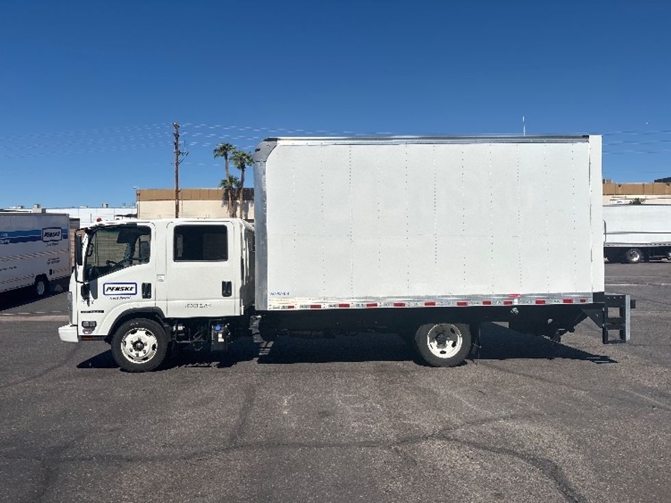 Medium Duty Box Truck-Light and Medium Duty Trucks-Isuzu-2023-NQR-Phoenix-AZ-25,724\n\t\tmiles-$ 71,500 - Image 4