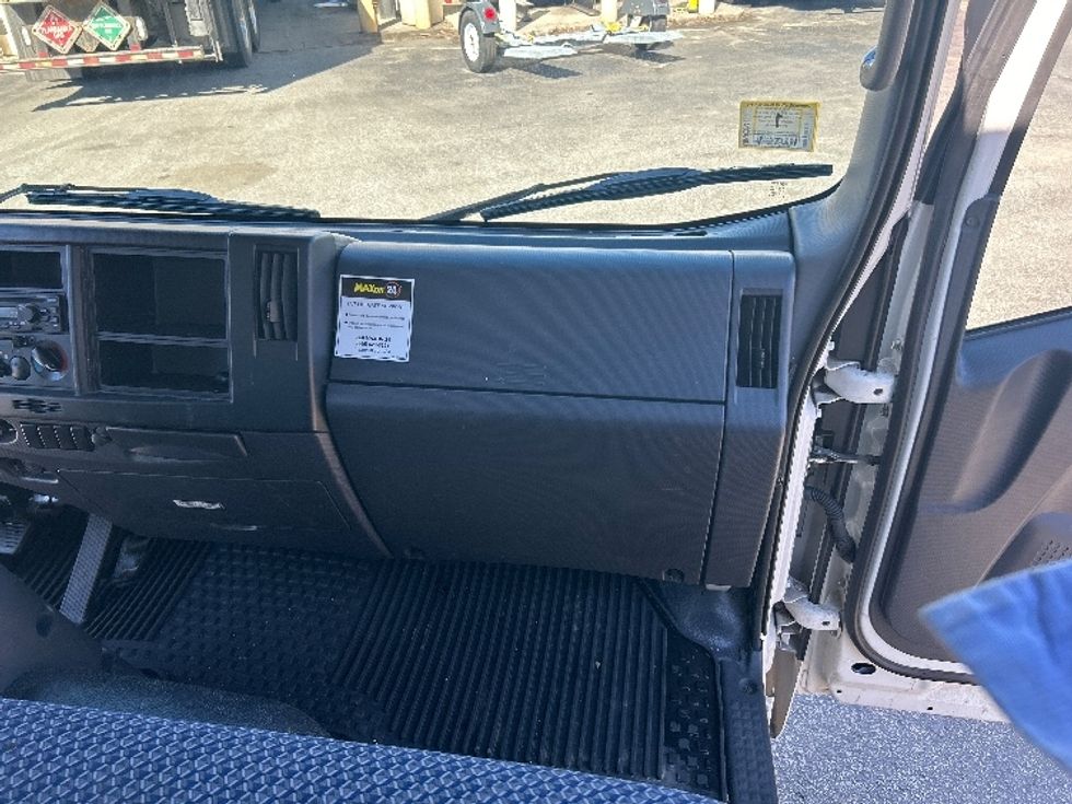 Medium Duty Box Truck-Light and Medium Duty Trucks-Isuzu-2023-NRR-New Bedford-MA-43,458\n\t\tmiles-$ 56,750 - Image 21