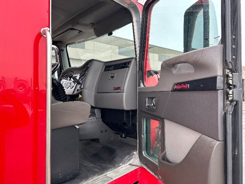 Medium Duty Box Truck-Light and Medium Duty Trucks-Kenworth-2016-T270-Sturtevant-WI-267,236\n\t\tmiles-$ 35,250 - Image 20