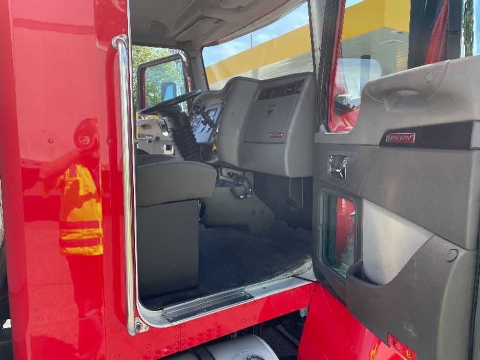 Medium Duty Box Truck-Light and Medium Duty Trucks-Kenworth-2017-T270-Wilsonville-OR-299,776\n\t\tmiles-$ 33,750 - Image 14