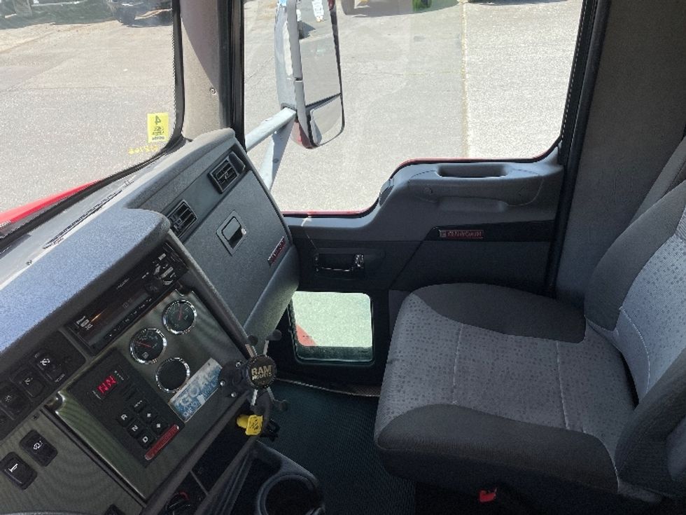 Medium Duty Box Truck-Light and Medium Duty Trucks-Kenworth-2017-T270-Wilsonville-OR-299,776\n\t\tmiles-$ 33,750 - Image 17