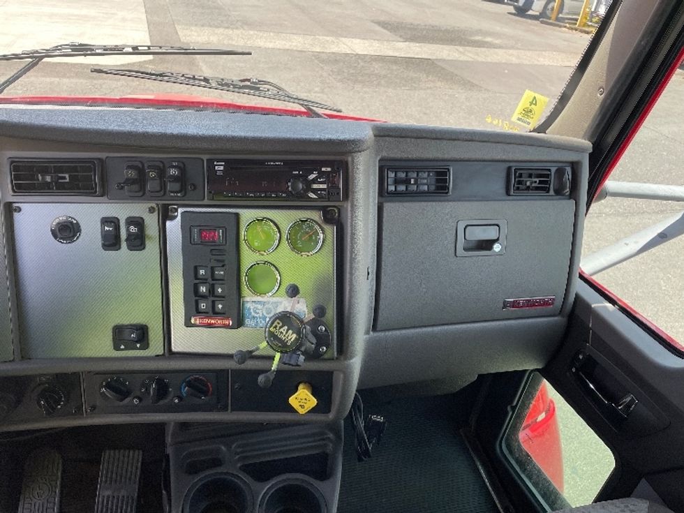 Medium Duty Box Truck-Light and Medium Duty Trucks-Kenworth-2017-T270-Wilsonville-OR-299,776\n\t\tmiles-$ 33,750 - Image 18