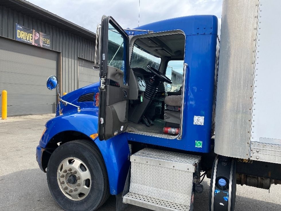 Medium Duty Box Truck-Light and Medium Duty Trucks-Kenworth-2018-T370-Coxsackie-NY-200,141\n\t\tmiles-$ 41,750 - Image 16