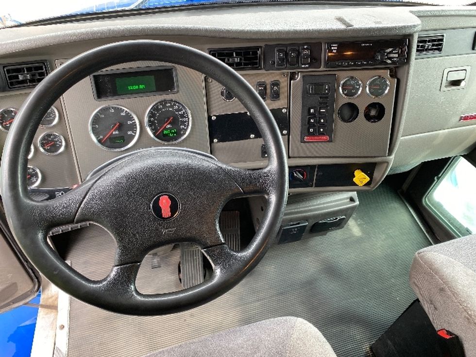 Medium Duty Box Truck-Light and Medium Duty Trucks-Kenworth-2018-T370-Coxsackie-NY-200,141\n\t\tmiles-$ 41,750 - Image 18