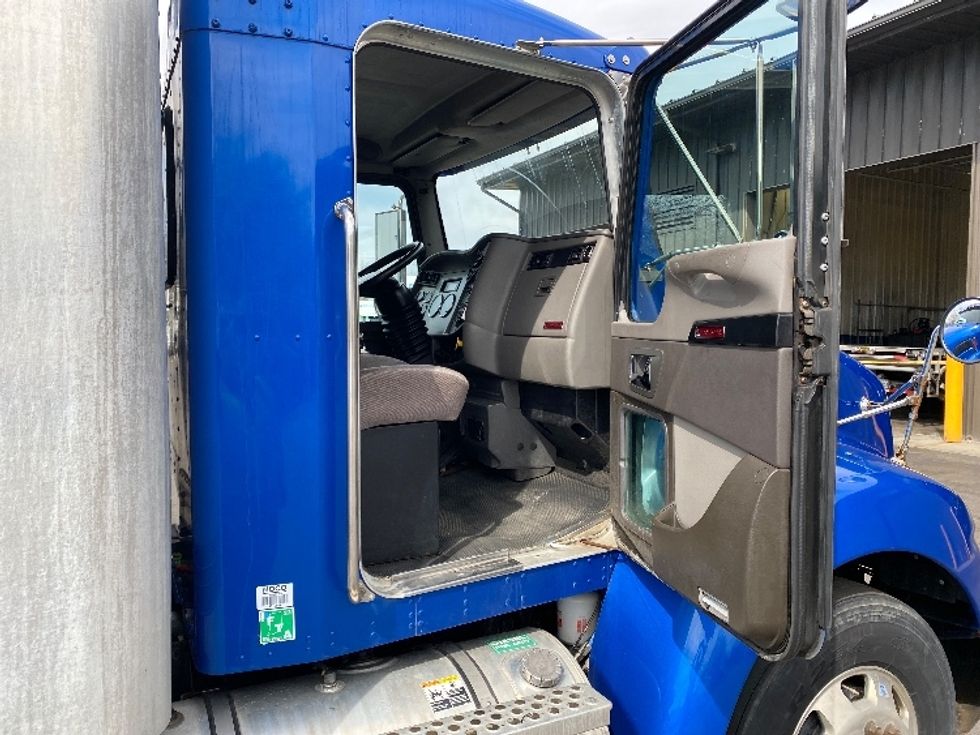 Medium Duty Box Truck-Light and Medium Duty Trucks-Kenworth-2018-T370-Coxsackie-NY-200,141\n\t\tmiles-$ 41,750 - Image 20