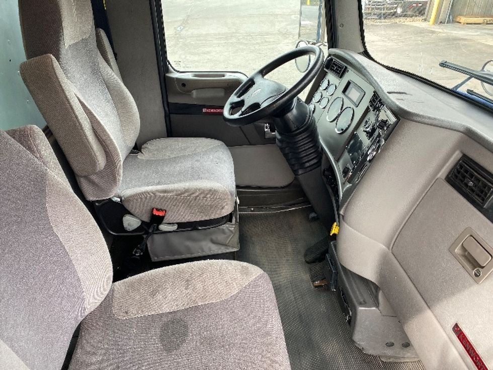 Medium Duty Box Truck-Light and Medium Duty Trucks-Kenworth-2018-T370-Coxsackie-NY-200,141\n\t\tmiles-$ 41,750 - Image 22