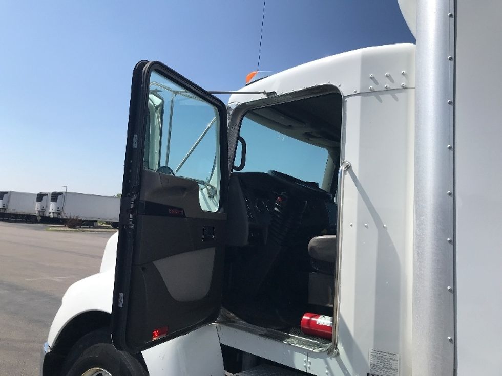 Medium Duty Box Truck-Light and Medium Duty Trucks-Kenworth-2018-T370-Windsor-WI-322,870\n\t\tmiles-$ 31,000 - Image 16