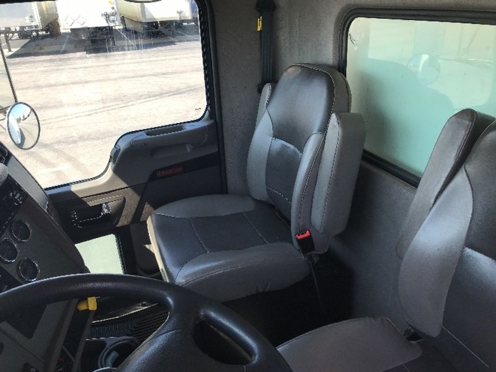 Medium Duty Box Truck-Light and Medium Duty Trucks-Kenworth-2018-T370-Windsor-WI-322,870\n\t\tmiles-$ 31,000 - Image 19