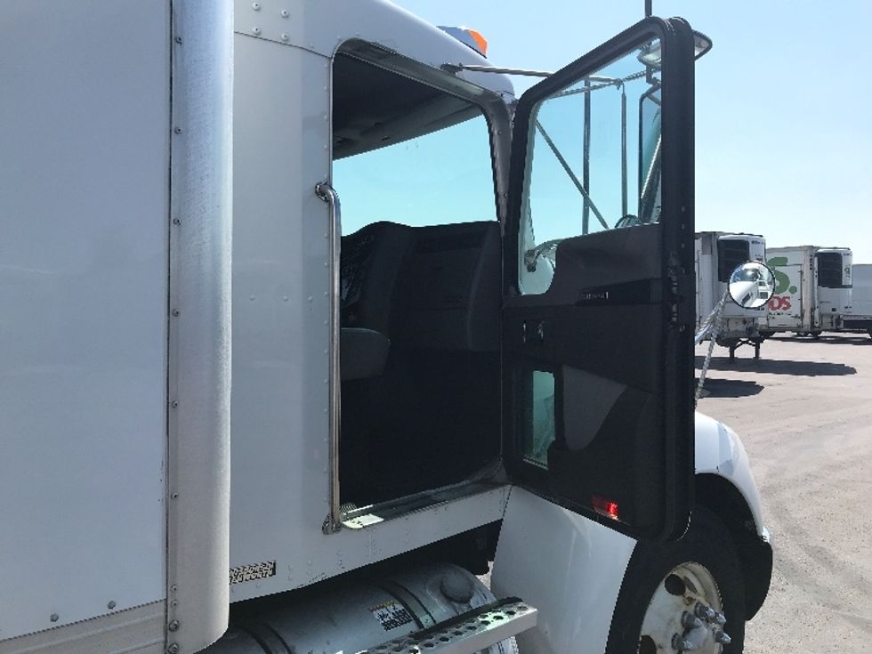 Medium Duty Box Truck-Light and Medium Duty Trucks-Kenworth-2018-T370-Windsor-WI-322,870\n\t\tmiles-$ 31,000 - Image 20