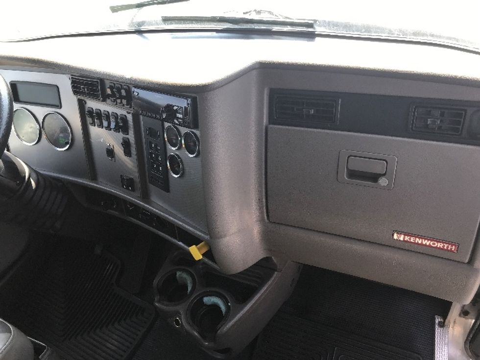 Medium Duty Box Truck-Light and Medium Duty Trucks-Kenworth-2018-T370-Windsor-WI-322,870\n\t\tmiles-$ 31,000 - Image 21
