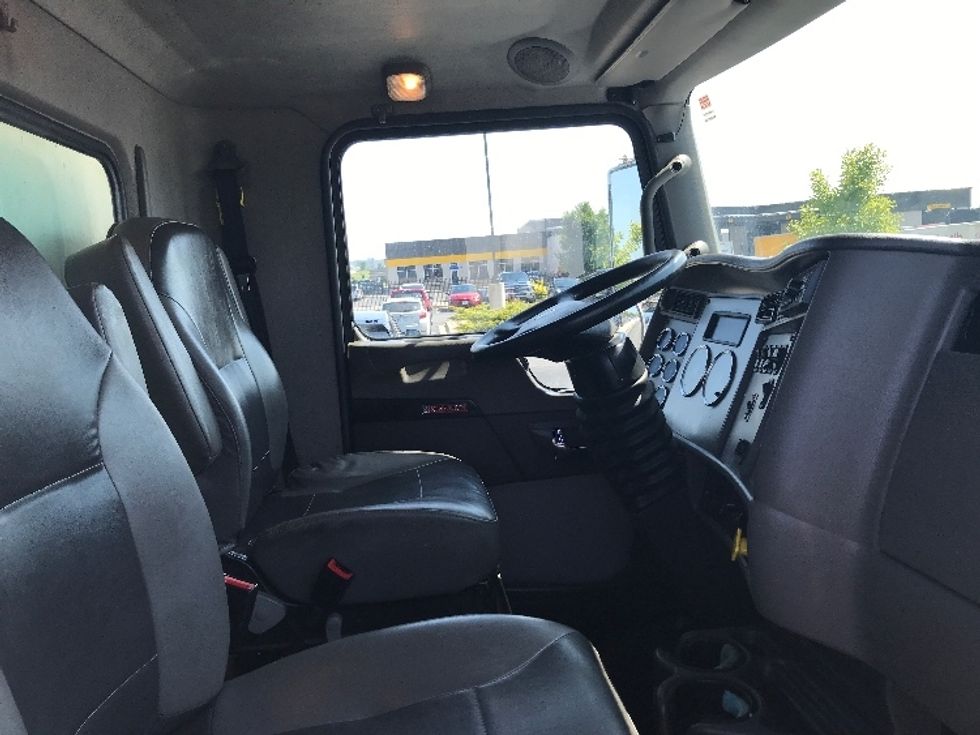 Medium Duty Box Truck-Light and Medium Duty Trucks-Kenworth-2018-T370-Windsor-WI-322,870\n\t\tmiles-$ 31,000 - Image 22