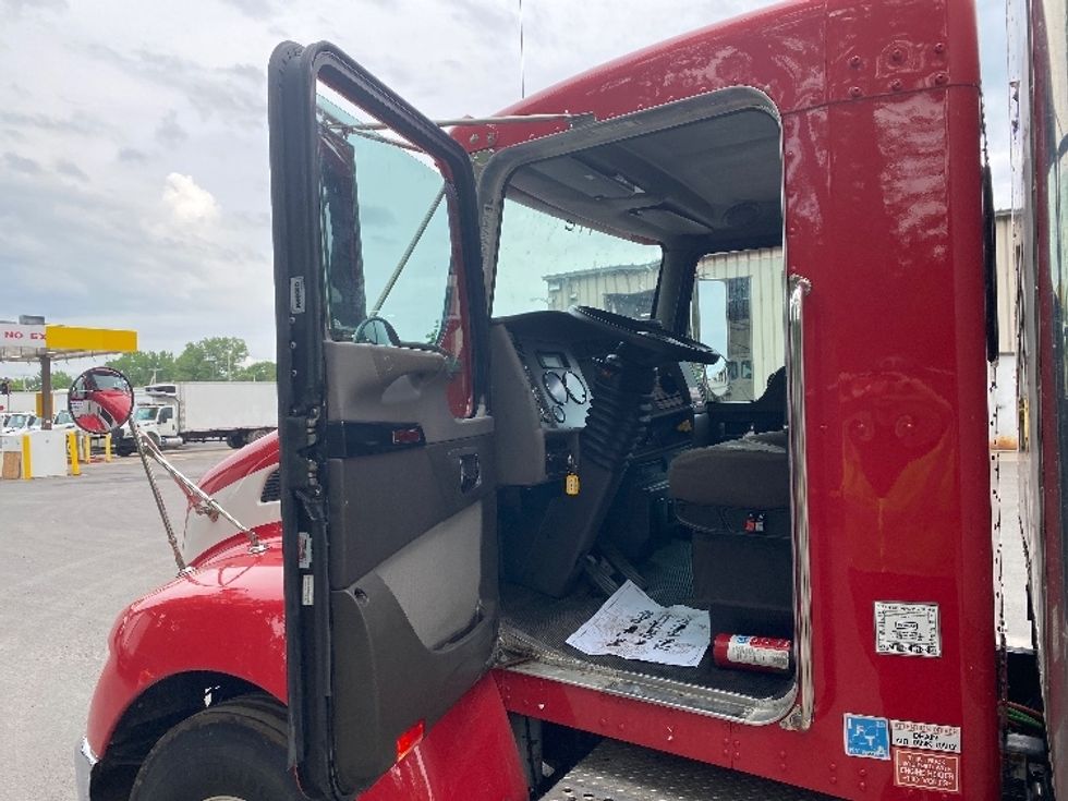 Medium Duty Box Truck-Light and Medium Duty Trucks-Kenworth-2019-T370-Liverpool-NY-207,861\n\t\tmiles-$ 37,000 - Image 16