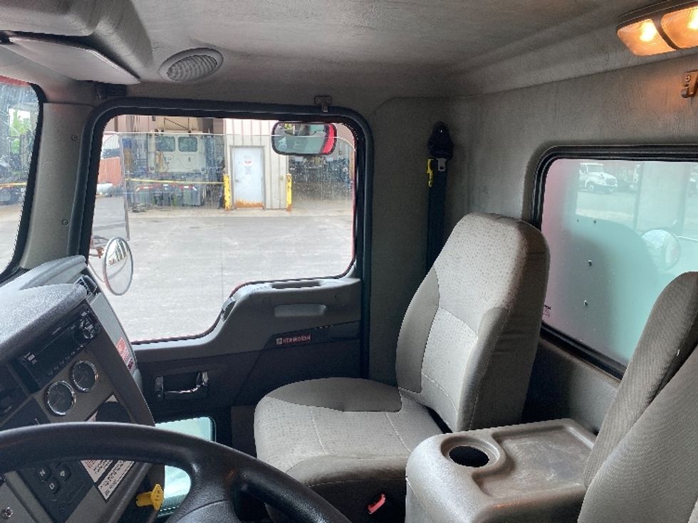 Medium Duty Box Truck-Light and Medium Duty Trucks-Kenworth-2019-T370-Liverpool-NY-207,861\n\t\tmiles-$ 37,000 - Image 19