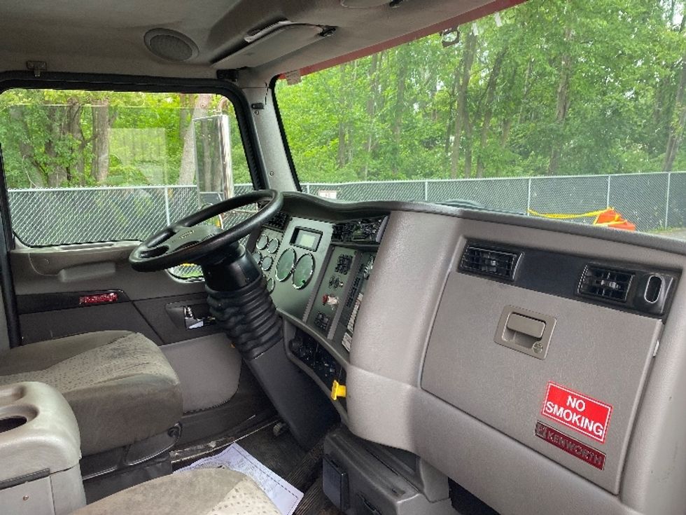 Medium Duty Box Truck-Light and Medium Duty Trucks-Kenworth-2019-T370-Liverpool-NY-207,861\n\t\tmiles-$ 37,000 - Image 22
