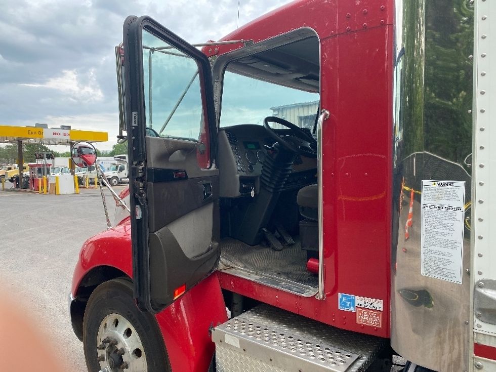 Medium Duty Box Truck-Light and Medium Duty Trucks-Kenworth-2019-T370-Liverpool-NY-237,169\n\t\tmiles-$ 34,500 - Image 16