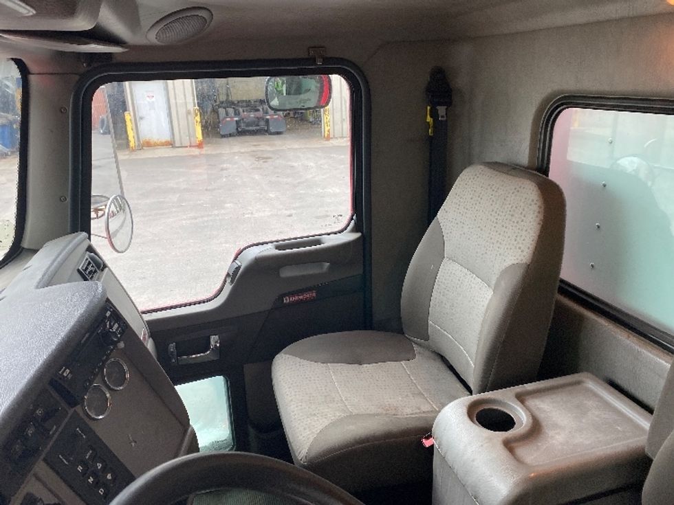 Medium Duty Box Truck-Light and Medium Duty Trucks-Kenworth-2019-T370-Liverpool-NY-237,169\n\t\tmiles-$ 34,500 - Image 19