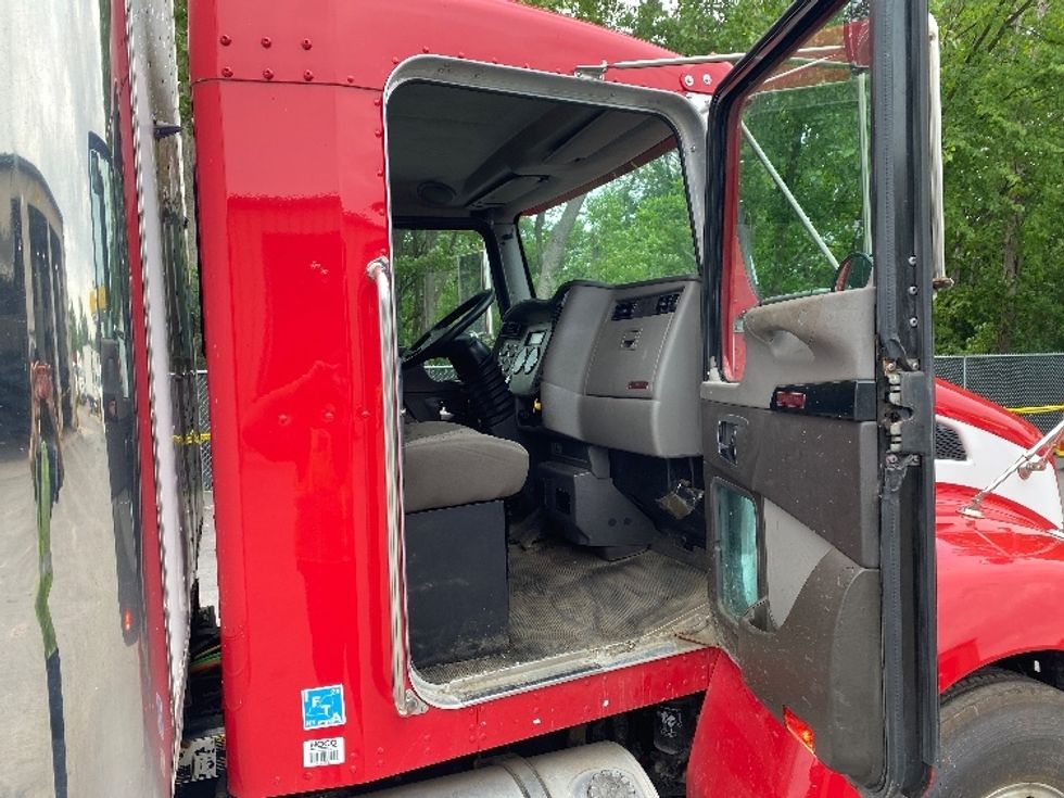 Medium Duty Box Truck-Light and Medium Duty Trucks-Kenworth-2019-T370-Liverpool-NY-237,169\n\t\tmiles-$ 34,500 - Image 20