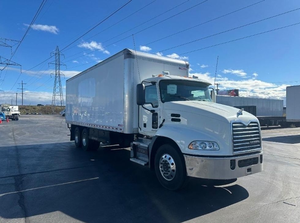Medium Duty Box Truck-Light and Medium Duty Trucks-Mack-2018-CXU613-Milwaukee-WI-446,595\n\t\tmiles-$ 51,250 - Image 1