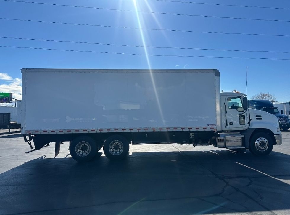 Medium Duty Box Truck-Light and Medium Duty Trucks-Mack-2018-CXU613-Milwaukee-WI-446,595\n\t\tmiles-$ 51,250 - Image 14