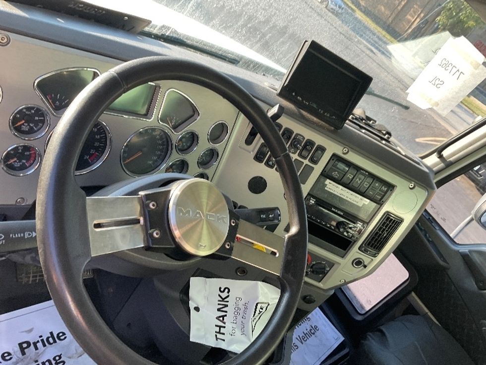 Medium Duty Box Truck-Light and Medium Duty Trucks-Mack-2018-CXU613-Milwaukee-WI-446,595\n\t\tmiles-$ 51,250 - Image 16