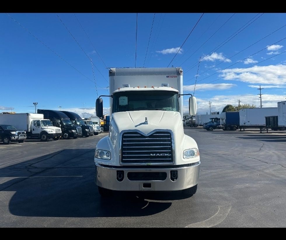Medium Duty Box Truck-Light and Medium Duty Trucks-Mack-2018-CXU613-Milwaukee-WI-446,595\n\t\tmiles-$ 51,250 - Image 2