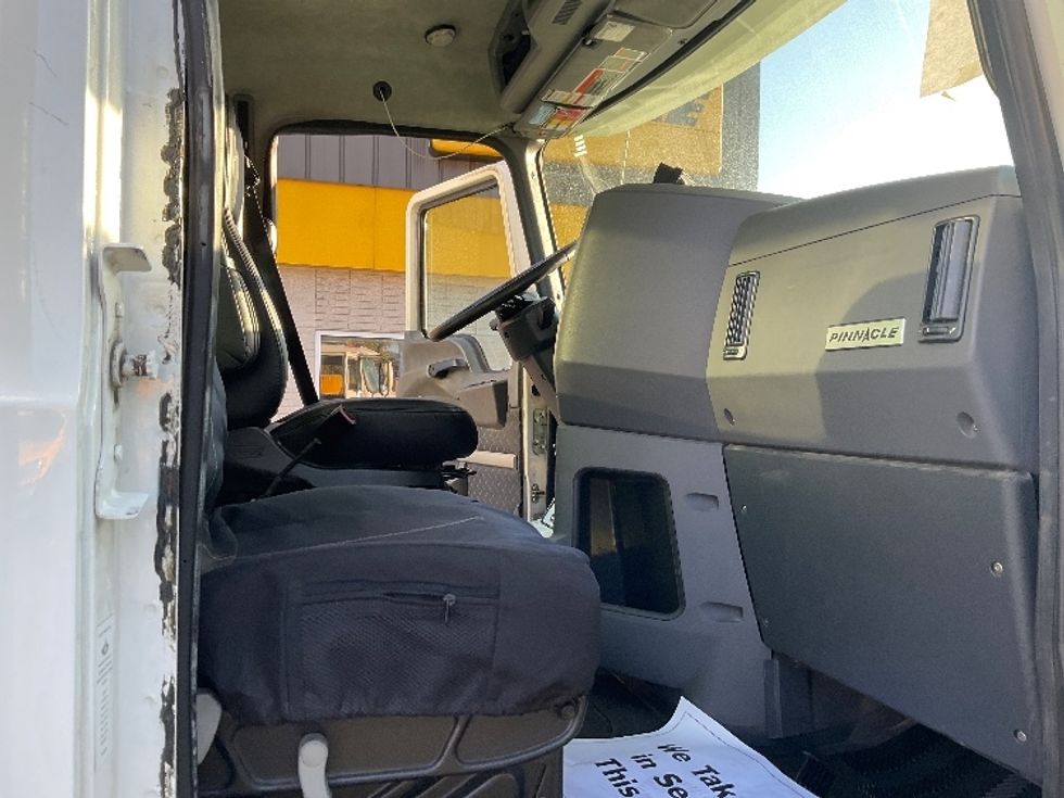 Medium Duty Box Truck-Light and Medium Duty Trucks-Mack-2018-CXU613-Milwaukee-WI-446,595\n\t\tmiles-$ 51,250 - Image 21