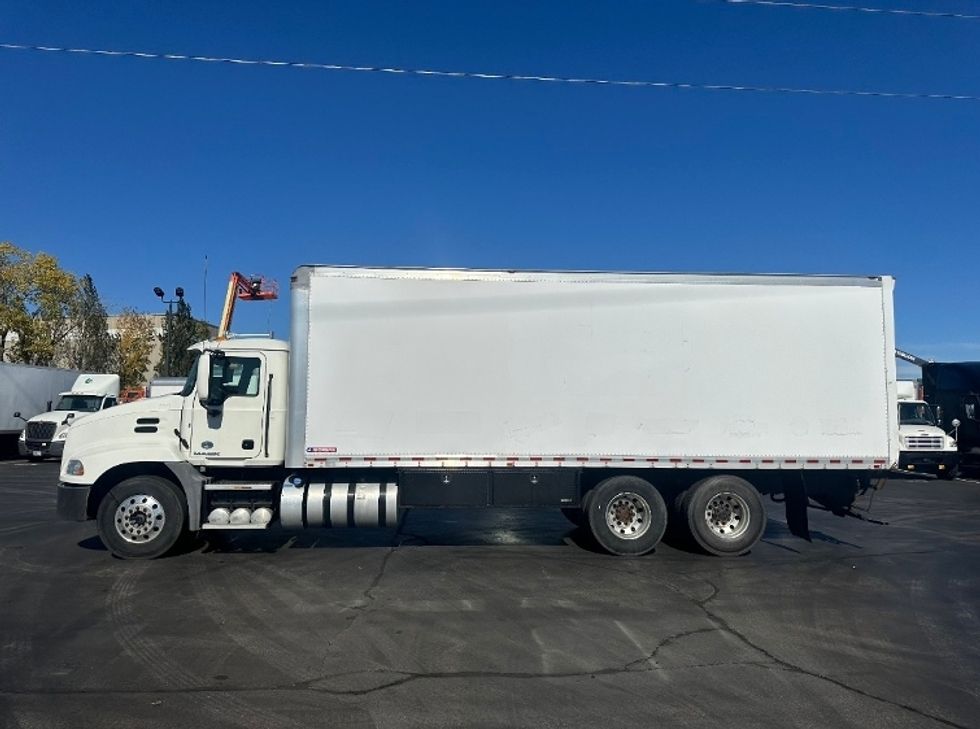 Medium Duty Box Truck-Light and Medium Duty Trucks-Mack-2018-CXU613-Milwaukee-WI-446,595\n\t\tmiles-$ 51,250 - Image 4