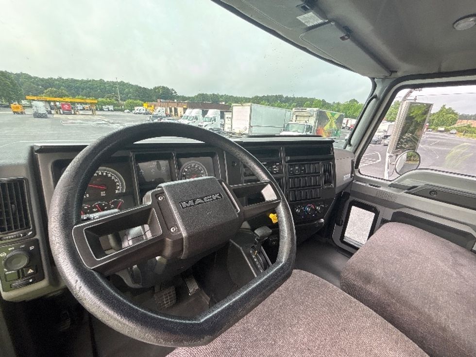 Medium Duty Box Truck-Light and Medium Duty Trucks-Mack-2021-MD6-Atlanta-GA-154,503\n\t\tmiles-$ 65,750 - Image 18