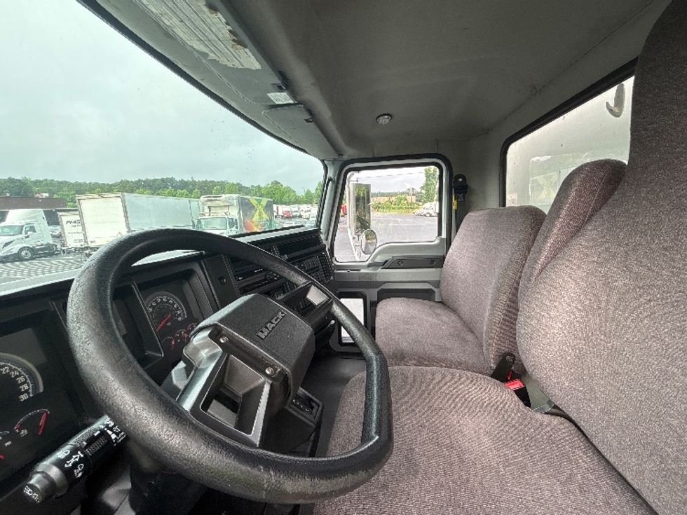 Medium Duty Box Truck-Light and Medium Duty Trucks-Mack-2021-MD6-Atlanta-GA-154,503\n\t\tmiles-$ 65,750 - Image 19
