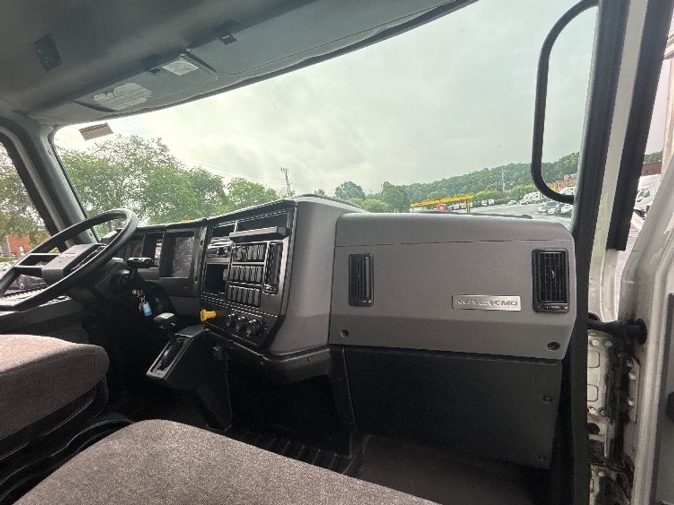Medium Duty Box Truck-Light and Medium Duty Trucks-Mack-2021-MD6-Atlanta-GA-154,503\n\t\tmiles-$ 65,750 - Image 22