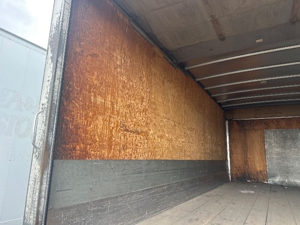 Medium Duty Box Truck-Light and Medium Duty Trucks-Mitsubishi-1995-FH100-Sparks-NV-311,351\n\t\tmiles-$ 8,250 - Image 11