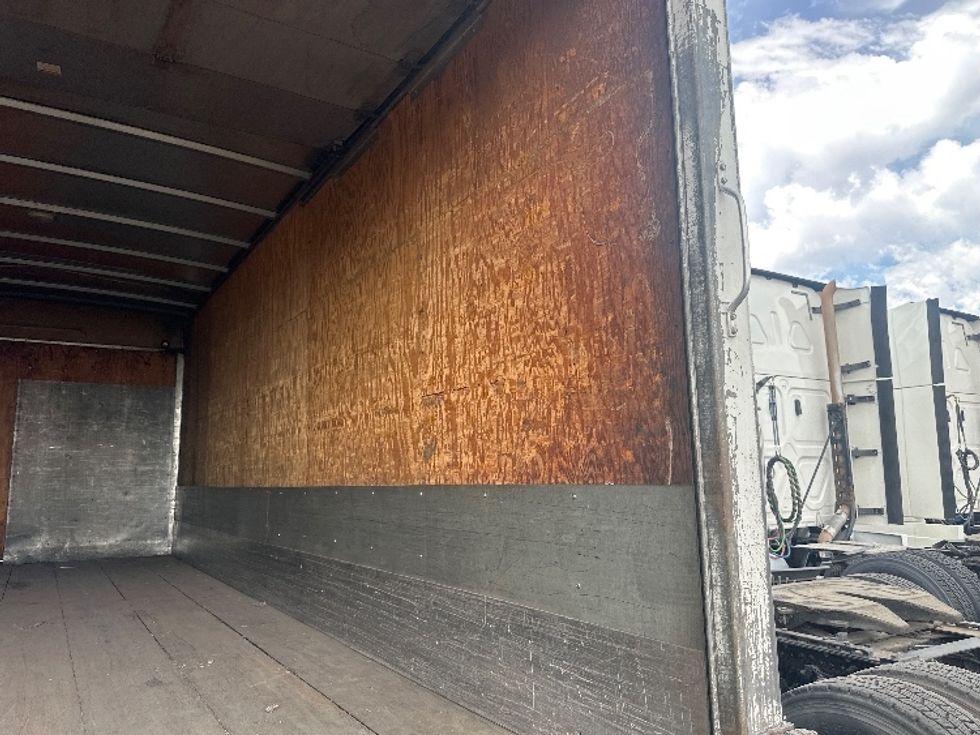 Medium Duty Box Truck-Light and Medium Duty Trucks-Mitsubishi-1995-FH100-Sparks-NV-311,351\n\t\tmiles-$ 8,250 - Image 12