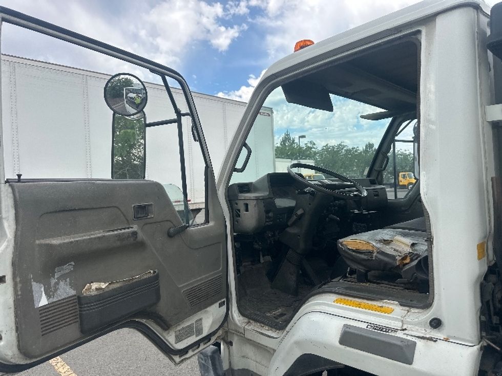 Medium Duty Box Truck-Light and Medium Duty Trucks-Mitsubishi-1995-FH100-Sparks-NV-311,351\n\t\tmiles-$ 8,250 - Image 16