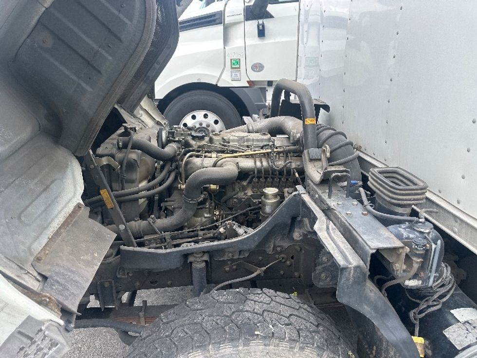 Medium Duty Box Truck-Light and Medium Duty Trucks-Mitsubishi-1995-FH100-Sparks-NV-311,351\n\t\tmiles-$ 8,250 - Image 24