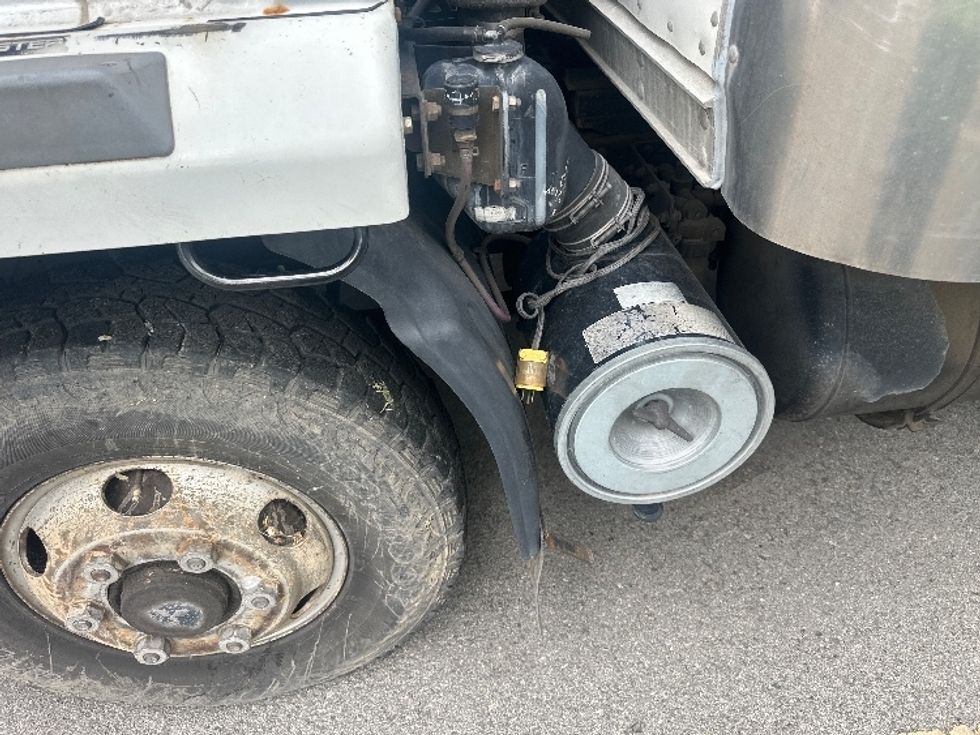 Medium Duty Box Truck-Light and Medium Duty Trucks-Mitsubishi-1995-FH100-Sparks-NV-311,351\n\t\tmiles-$ 8,250 - Image 25