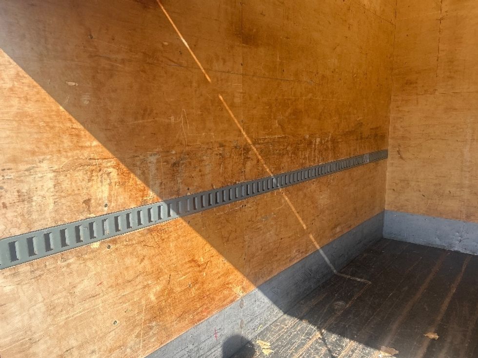 Medium Duty Box Truck-Light and Medium Duty Trucks-Peterbilt-2008-335-Windsor-WI-154,602\n\t\tmiles-$ 9,000 - Image 11