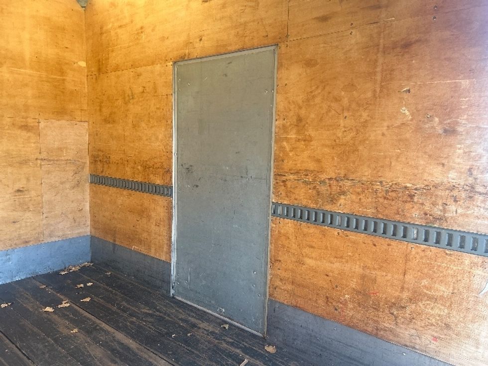 Medium Duty Box Truck-Light and Medium Duty Trucks-Peterbilt-2008-335-Windsor-WI-154,602\n\t\tmiles-$ 9,000 - Image 12