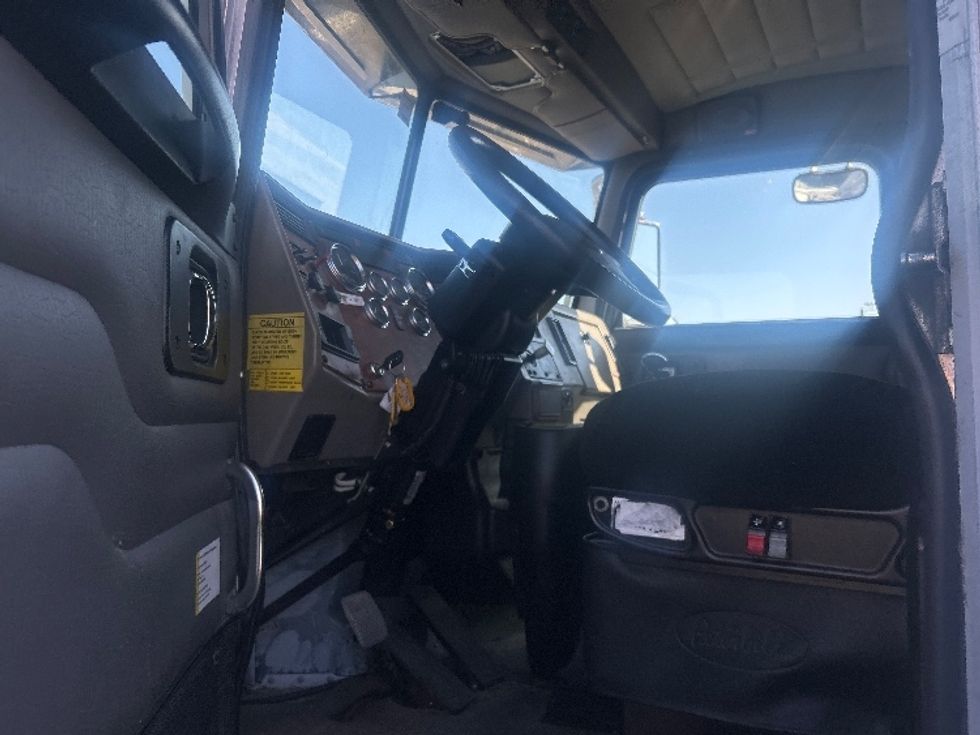 Medium Duty Box Truck-Light and Medium Duty Trucks-Peterbilt-2008-335-Windsor-WI-154,602\n\t\tmiles-$ 9,000 - Image 16